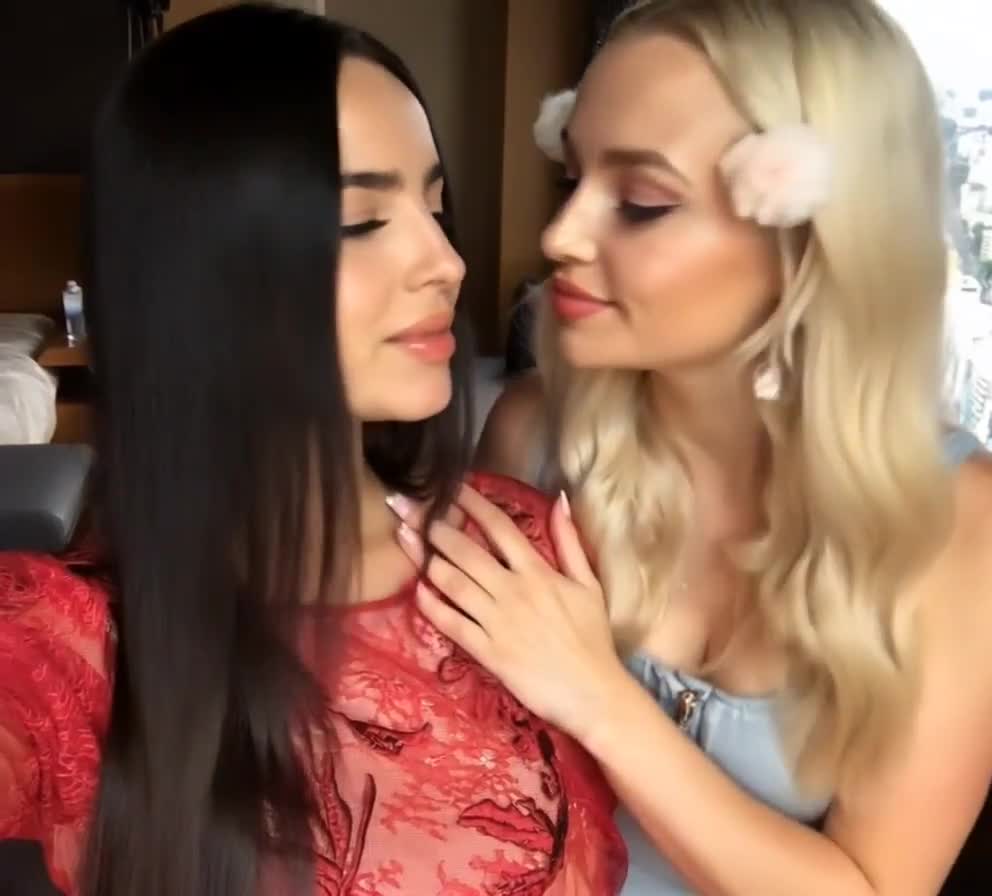 Video thumbnail for Dove Cameron AI Created Video - Nude AI Celebs